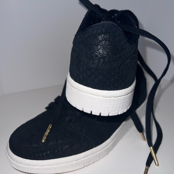 Jordan Wmns Air Jordan 1 Retro Low NS NRG - Picture 9 of 12